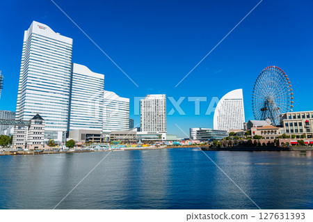 [Kanagawa] Yokohama Minatomirai with a refreshing blue sky 127631393