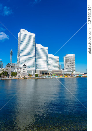 [Kanagawa] Yokohama Minatomirai with a refreshing blue sky 127631394