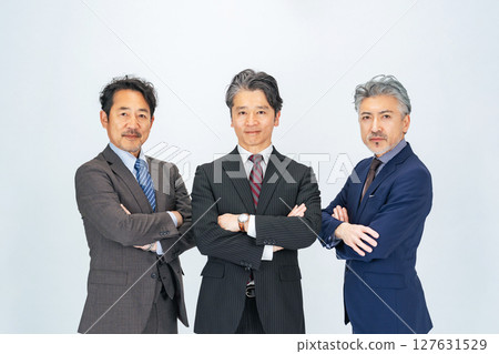 一群中年男性商人 127631529