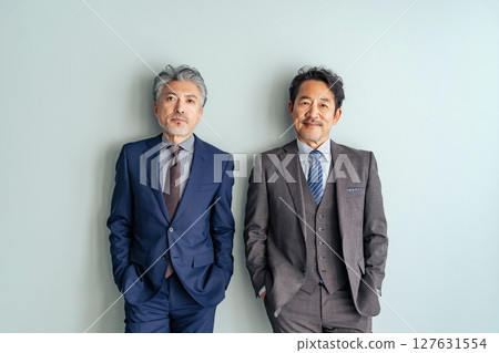 一群中年男性商人 一群中年男性商人 127631554