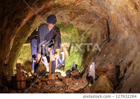Sado Gold Mine: Sotafu Pit (Edo Gold Mine Picture Scroll Course) Mamiana Gold Cutter 127632264