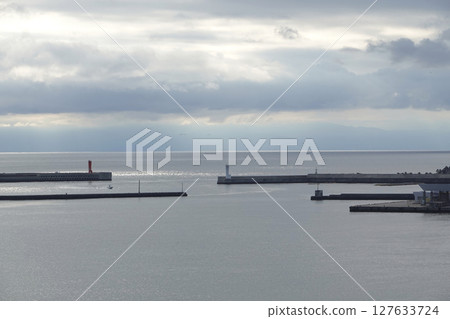 從神奈川縣城島大橋眺望港口與海灣 從神奈川縣城島大橋眺望港口與海灣 127633724