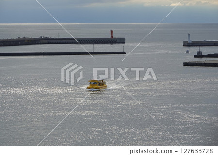 從神奈川縣城島大橋眺望港口與海灣 從神奈川縣城島大橋眺望港口與海灣 127633728