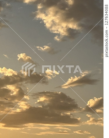 日落照亮的雲彩 日落照亮的雲彩 127634088