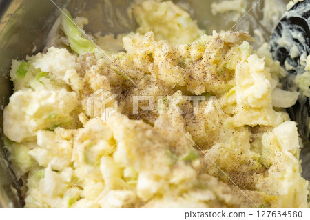 胡椒馬鈴薯沙拉(庫存照片) 胡椒馬鈴薯沙拉(庫存照片) 127634580