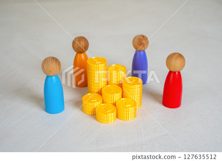 People surround money. Work in cooperation. 127635512