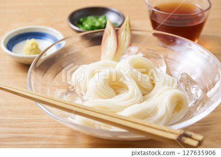 Somen noodles served on a glass plate 127635906