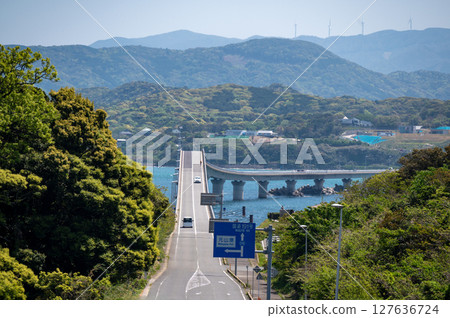 Tsunoshima Bridge, a bridge spanning the beautiful sea, a scenic spot in Yamaguchi Prefecture 127636724
