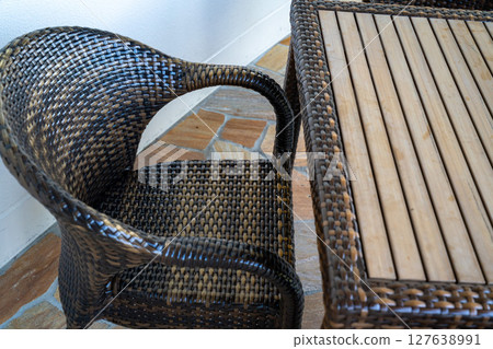 咖啡館桌椅的照片。餐廳的圖片。 127638991