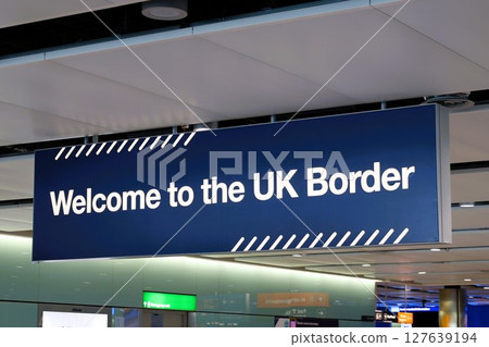 Sign at the UK immigration area at Heathrow Airport 127639194
