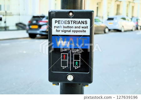 UK pedestrian traffic lights 127639196