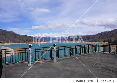 Lake Chubetsu (Chubetsu Dam) seen from the dam summit plaza 127639805