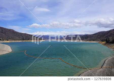 Lake Chubetsu (Chubetsu Dam) seen from the dam summit plaza 127639806