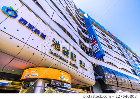 日本東京城市景觀，俯瞰池袋站東口 127640808