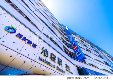 日本東京城市景觀，俯瞰池袋站東口 127640810