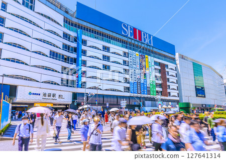 日本東京城市景觀，俯瞰池袋站東口等=22日 127641314