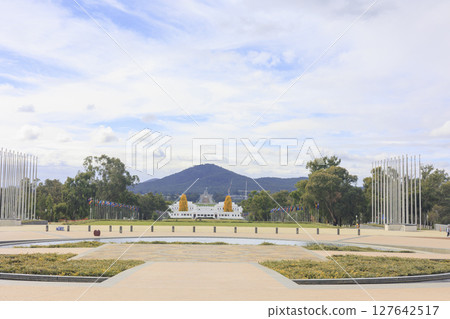 從澳洲首都堪培拉的澳洲議會眺望 127642517