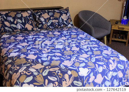 藍色花卉臥室 127642519