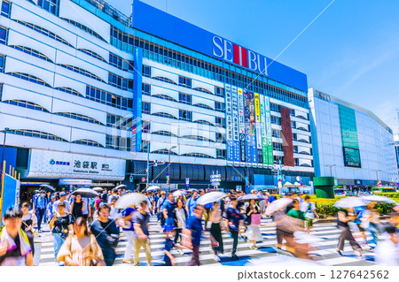 日本東京城市景觀，俯瞰池袋站東口等=22日 127642562