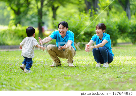 Nursery teacher providing outdoor childcare in the park Nursery teacher providing outdoor childcare in the park 127644985