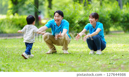 Nursery teacher providing outdoor childcare in the park Nursery teacher providing outdoor childcare in the park 127644986