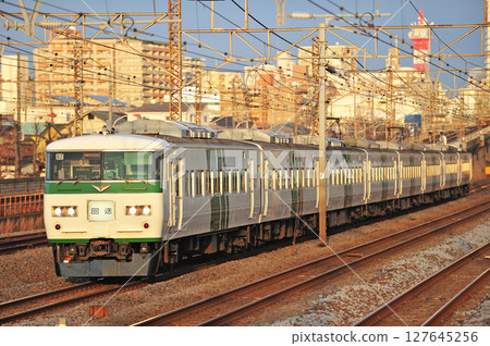 東海道線相模貨運JR東日本185系列B2列車（大宮）停運 127645256