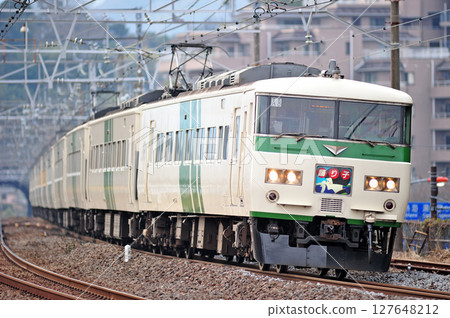 東海道線 真鶴 JR 東日本 185 系 A8 編組（大宮）大通子 127648212