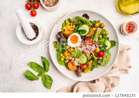 Tuna salad with tomatoes , olives , eggs and onion . Tuna salad with tomatoes , olives , eggs and onion . 127648235