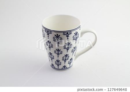 Empty coffee cup isolated on white background 127649648