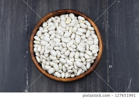 white kidney bean in wooden bowl isolated on wooden background. Top view. Flat lay 127651991