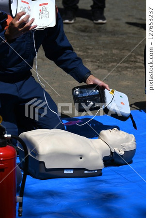 Lifesaving training and AED training 127653237