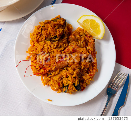 Typical spaish dish seafood paella with mussels, shrimps and rice 127653475