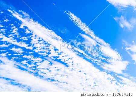 Scale clouds flowing in the blue sky b-2 High saturation contrast Scale clouds flowing in the blue sky b-2 High saturation contrast 127654113