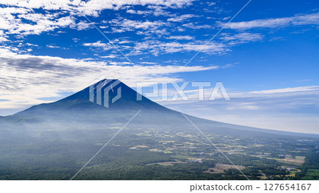Spectacular view of Mt. Fuji from Ryugatake in summer, Yamanashi Prefecture Spectacular view of Mt. Fuji from Ryugatake in summer, Yamanashi Prefecture 127654167