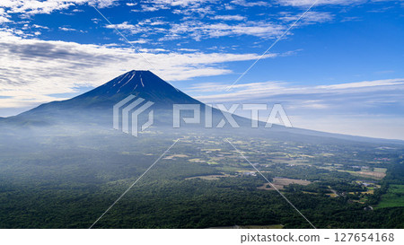 Spectacular view of Mt. Fuji from Ryugatake in summer, Yamanashi Prefecture Spectacular view of Mt. Fuji from Ryugatake in summer, Yamanashi Prefecture 127654168