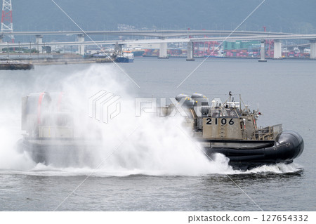 海上自衛隊LCAC救災任務演示 海上自衛隊LCAC救災任務演示 127654332