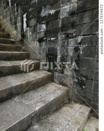 混凝土樓梯,無人 混凝土樓梯,無人 127654972