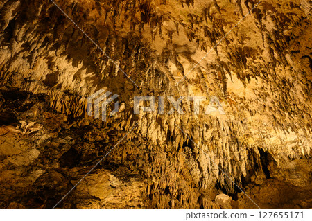 沖繩的石灰岩洞穴 CAVE OKINAWA 127655171