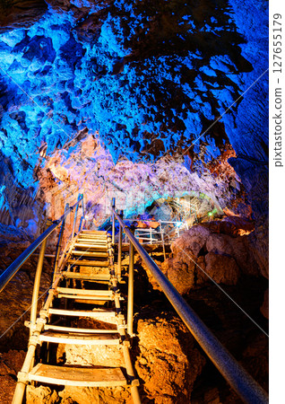 沖繩的石灰岩洞穴 CAVE OKINAWA 127655179