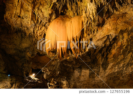 沖繩的石灰岩洞穴 CAVE OKINAWA 127655196