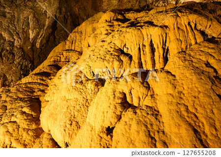 沖繩的石灰岩洞穴 CAVE OKINAWA 127655208
