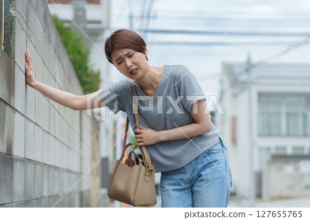 A woman with poor health 127655765