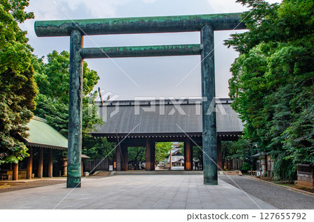 The second torii gate of Yasukuni Shrine 127655792