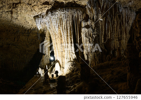 Okinawa limestone cave Gyokusendo cave 127655946