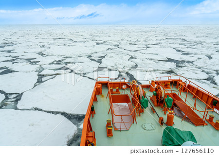 北海道紋別市 - 破冰船「Garinko號」的船頭，用鑽頭鑿開流冰 127656110
