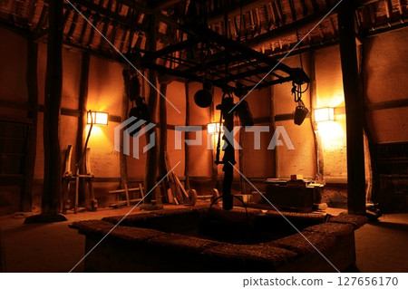 日式圖像、古老的日本傘和日本風景 127656170