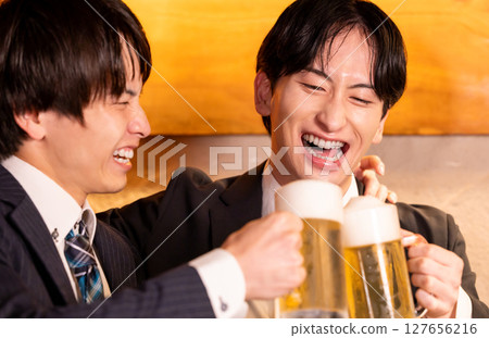 Drinking party: Young people toasting at an izakaya 127656216