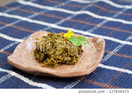 Wood sorrel with vinegar and miso Wood sorrel with vinegar and miso 127656473