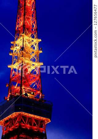Tokyo Tower shining in the night sky Tokyo Tower shining in the night sky 127656477