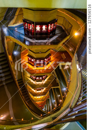 仙台天童白衣大觀音(仙台大觀音)地上100米,12層,天花板高60米 仙台天童白衣大觀音(仙台大觀音)地上100米,12層,天花板高60米 127656516